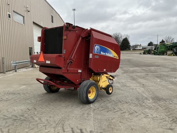 Image of New Holland BR7060 equipment image 2
