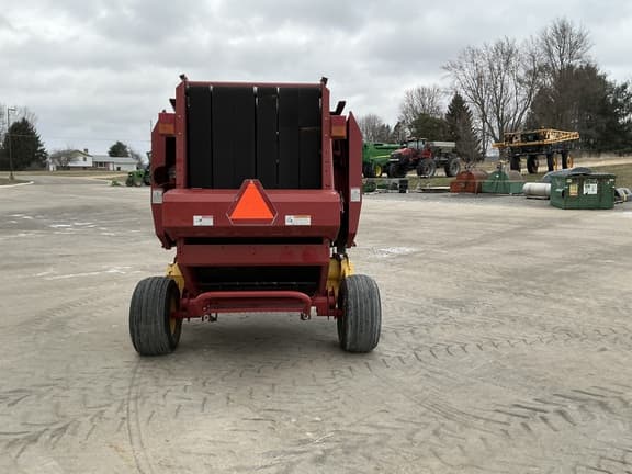 Image of New Holland BR7060 equipment image 3