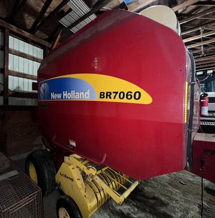 Image of New Holland BR7060 equipment image 2