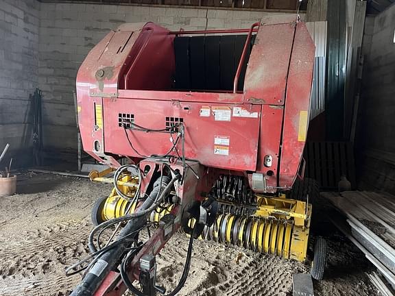 Image of New Holland BR7060 CropCutter equipment image 2