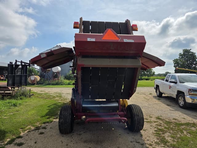 Image of New Holland BR7060 equipment image 4