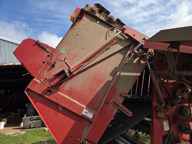 Image of New Holland BR7060 equipment image 3