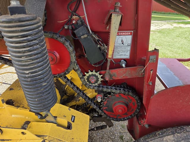 Image of New Holland BR7060 equipment image 1