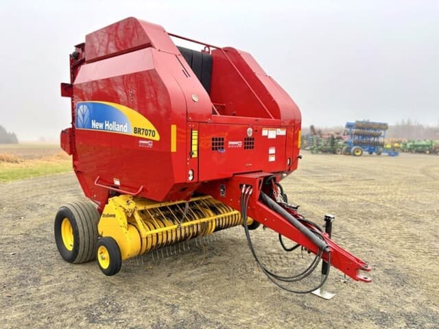 Image of New Holland BR7070 equipment image 1