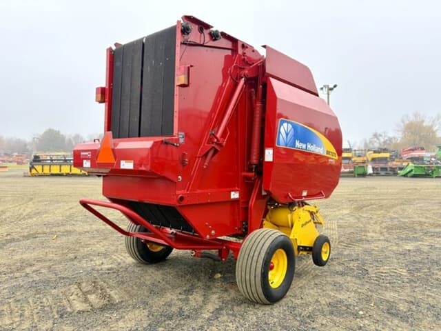 Image of New Holland BR7070 equipment image 4