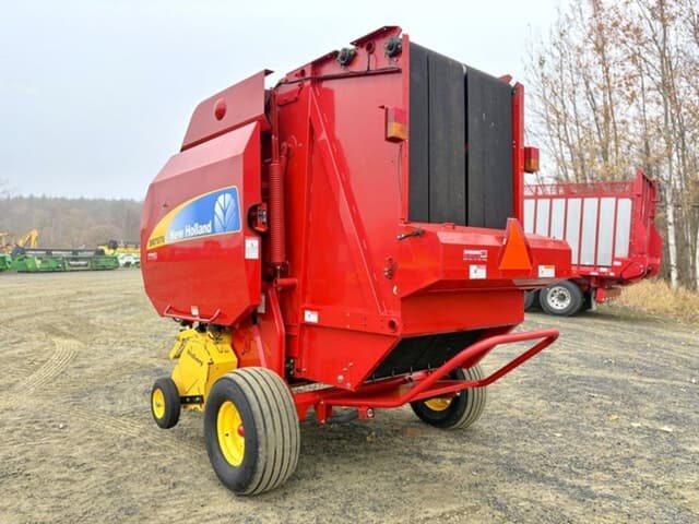 Image of New Holland BR7070 equipment image 3