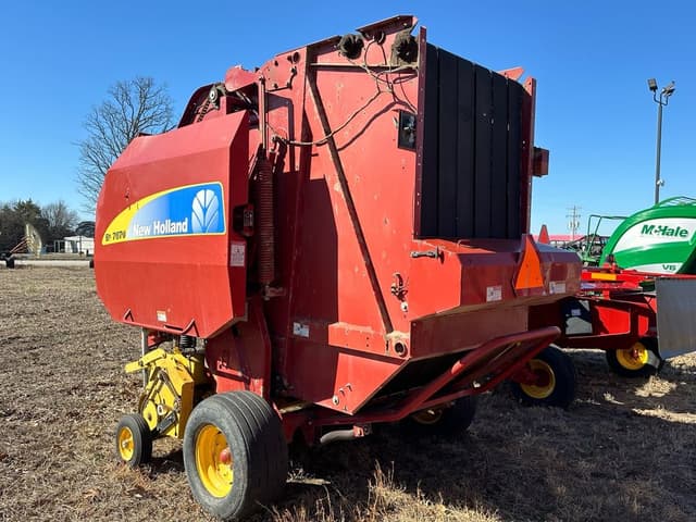 Image of New Holland BR7070 equipment image 2