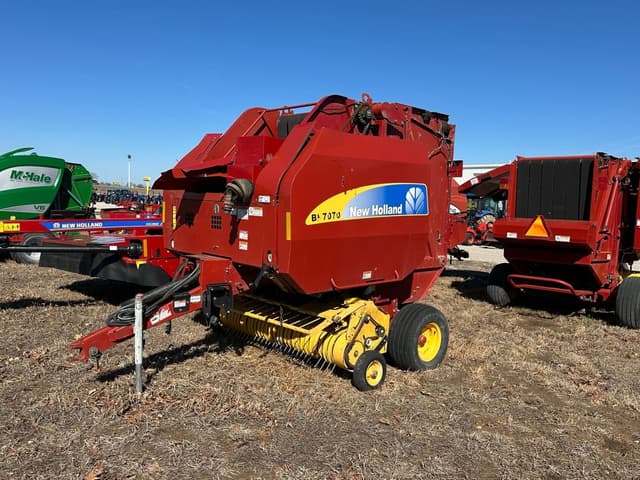 Image of New Holland BR7070 equipment image 4