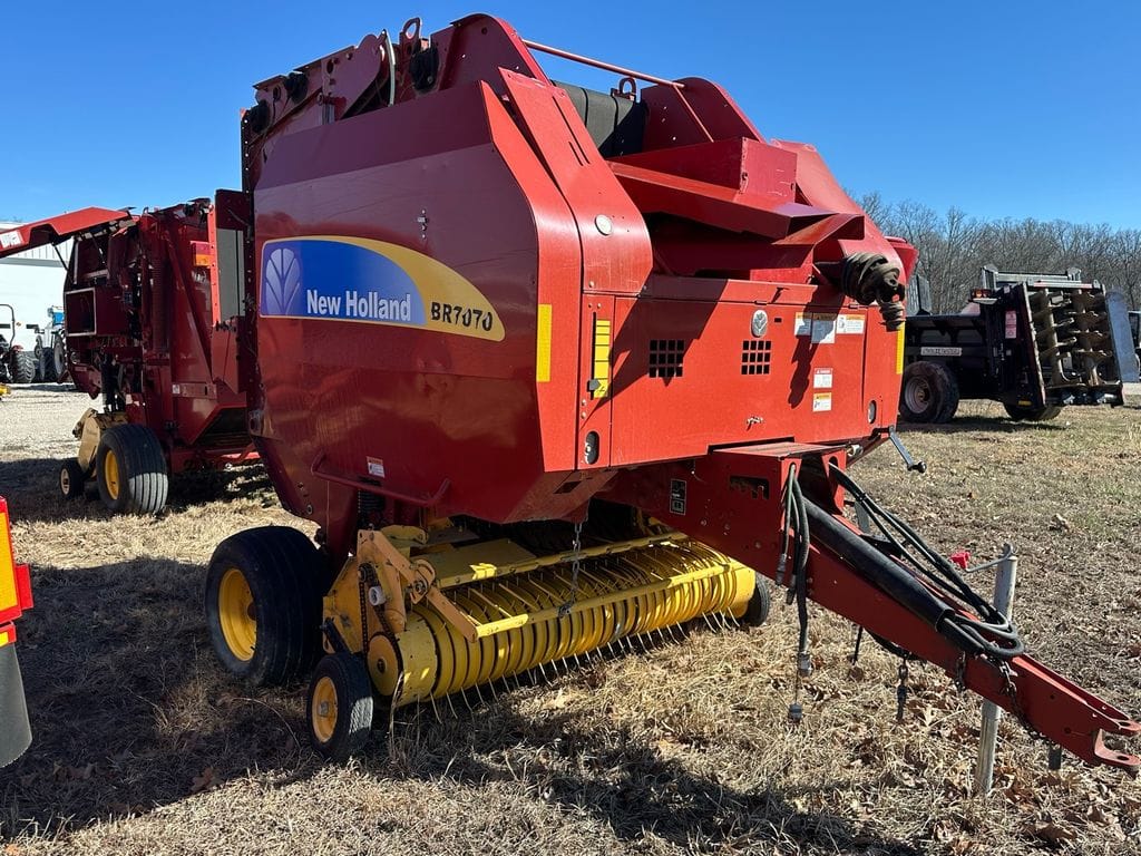 2009 New Holland BR7070 Equipment Image0