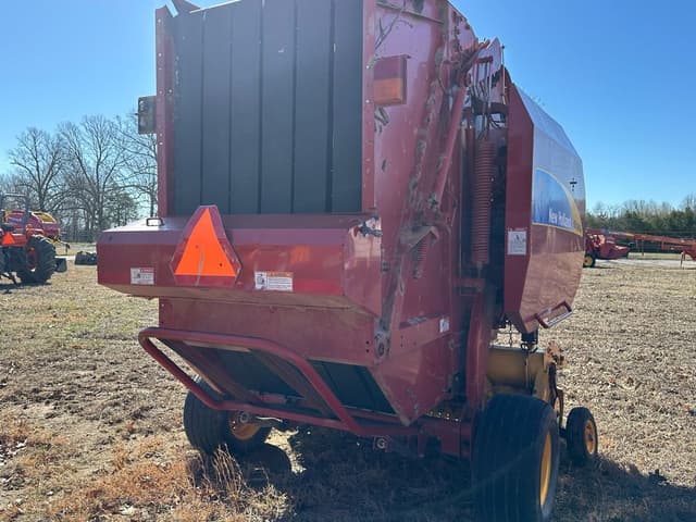 Image of New Holland BR7070 equipment image 2