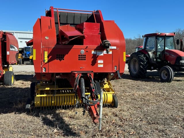 Image of New Holland BR7070 equipment image 3