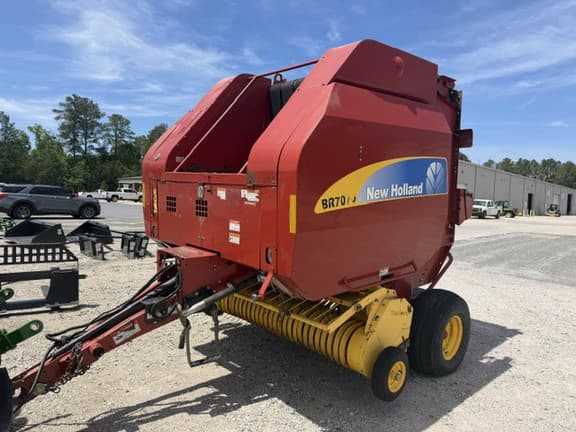 Image of New Holland BR7070 equipment image 3