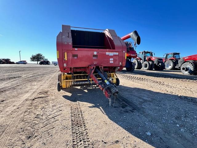 Image of New Holland BR7090 equipment image 1