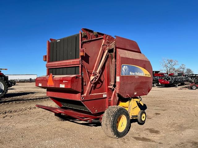 Image of New Holland BR7090 equipment image 3