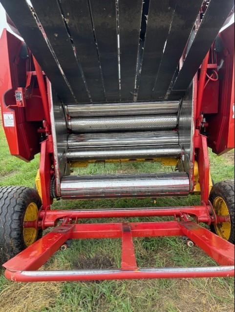 Image of New Holland BR7090 equipment image 2