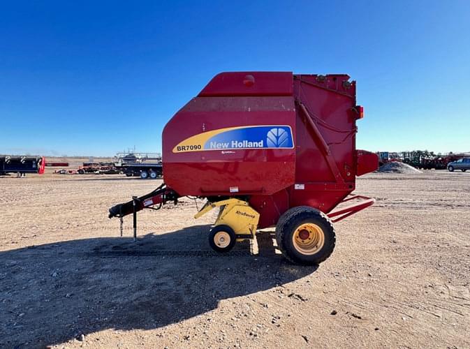Image of New Holland BR7090 Primary Image