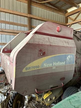 Image of New Holland BR7090 equipment image 1