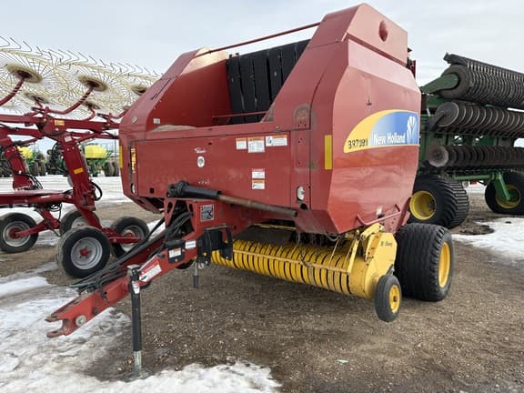 Image of New Holland BR7090 equipment image 1
