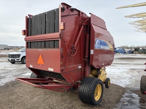 Image of New Holland BR7090 equipment image 4