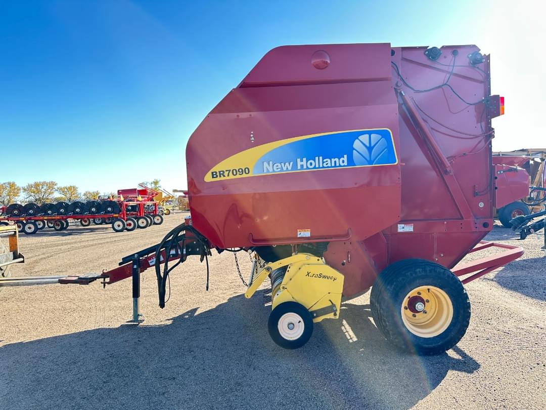 Image of New Holland BR7090 Image 1