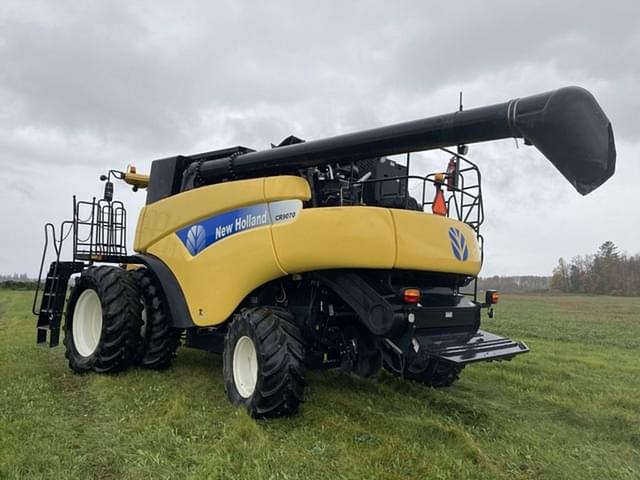 Image of New Holland CR9070 equipment image 1