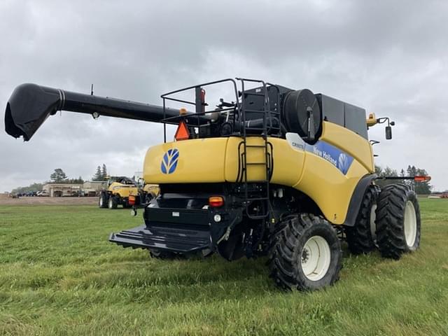 Image of New Holland CR9070 equipment image 2