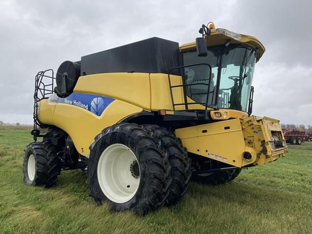 Image of New Holland CR9070 equipment image 3