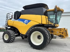 2009 New Holland CR9060 Image