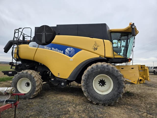 Image of New Holland CR9060 equipment image 1