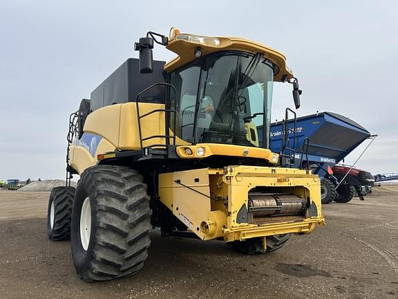 Image of New Holland CR9070 equipment image 2