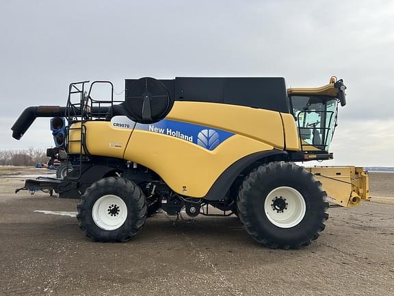 Image of New Holland CR9070 equipment image 3