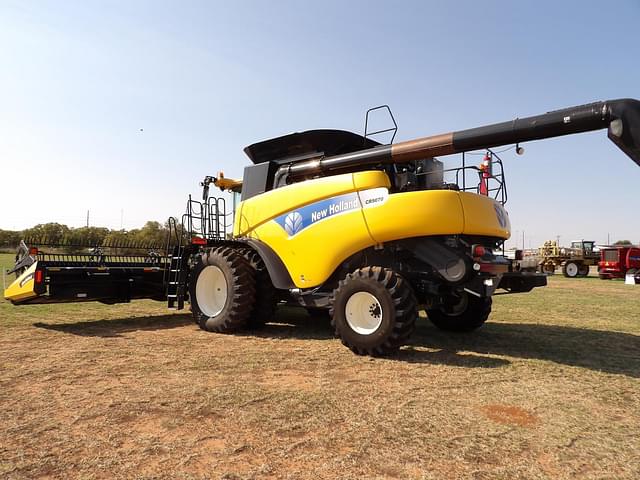 Image of New Holland CR9070 equipment image 2