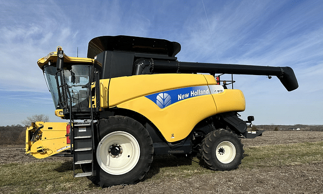 Image of New Holland CR9070 equipment image 1