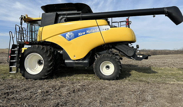 Image of New Holland CR9070 equipment image 2