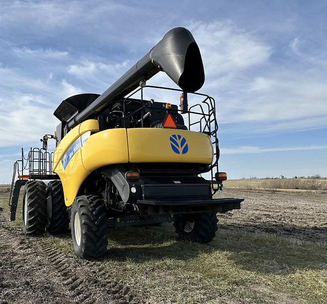 Image of New Holland CR9070 equipment image 4