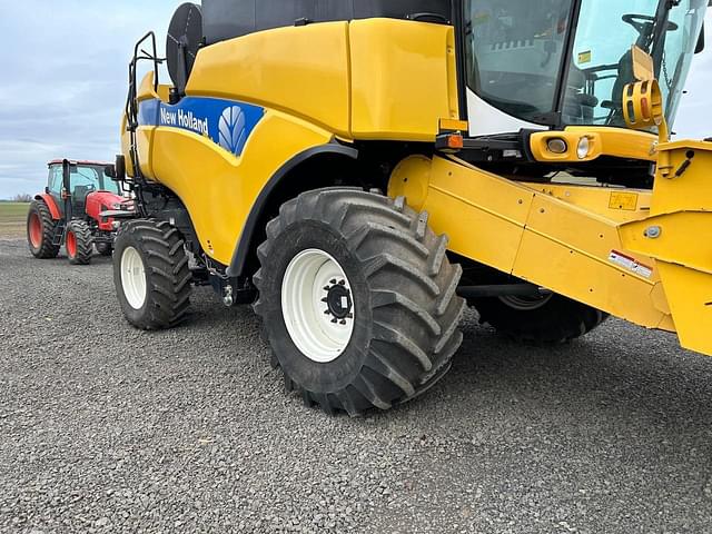 Image of New Holland CX8070 equipment image 4