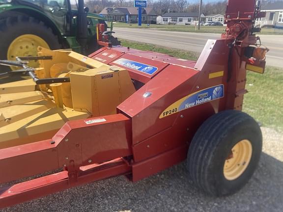 Image of New Holland FP240 equipment image 4