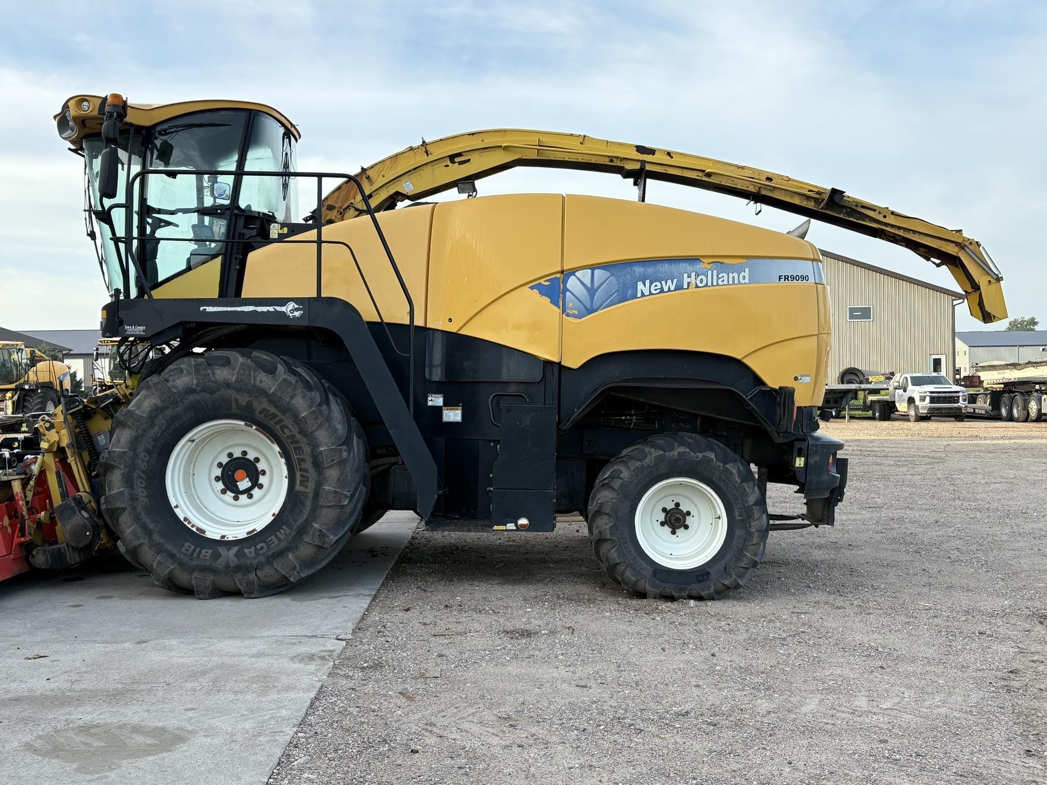 2009 New Holland FR9090 Equipment Image0