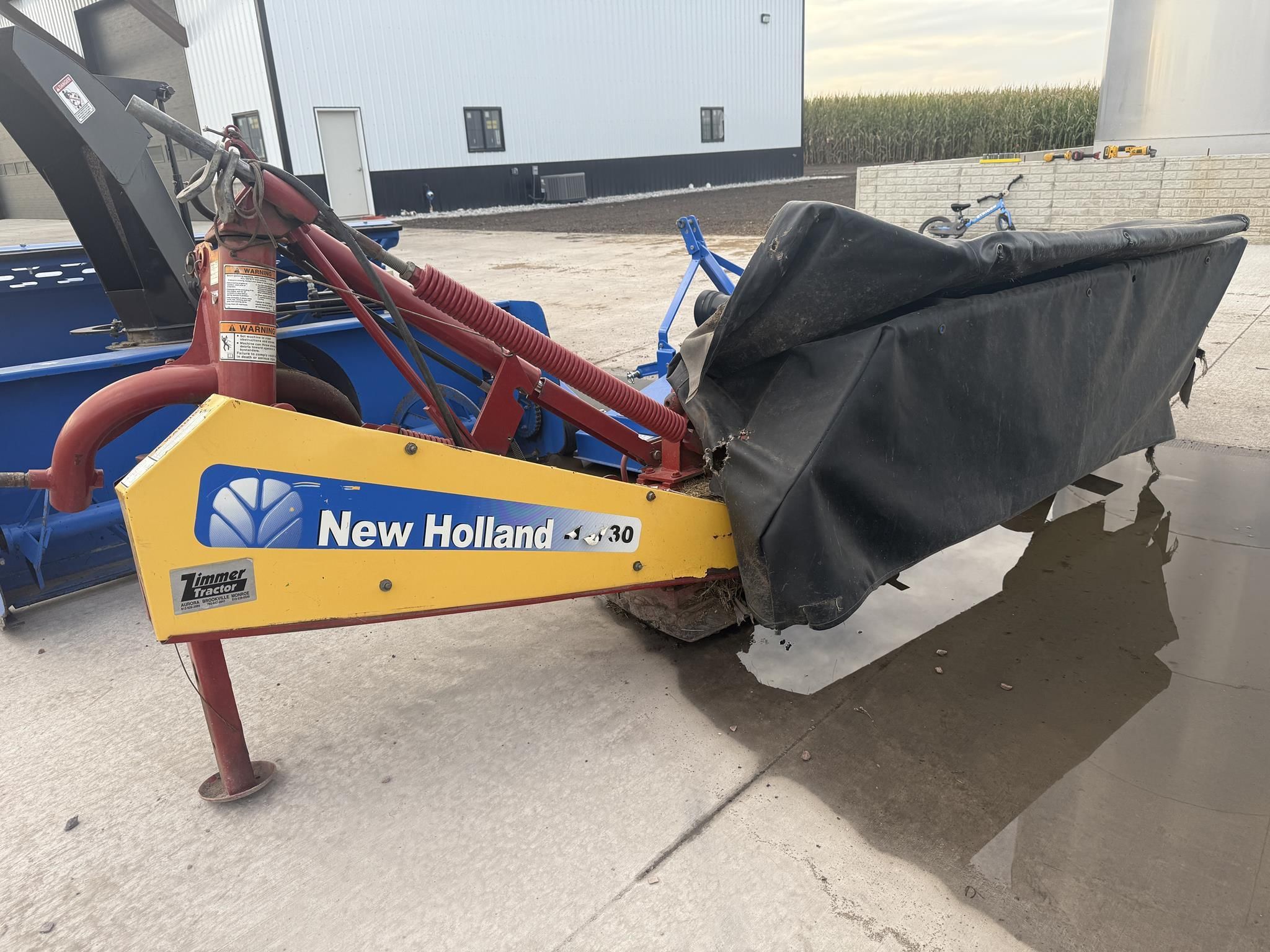 2009 New Holland H6730 Equipment Image0