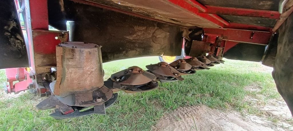 2009 New Holland H6830 Equipment Image0