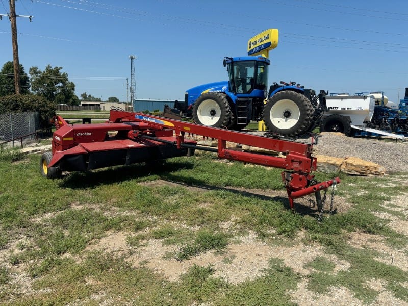 2009 New Holland H7450 Equipment Image0