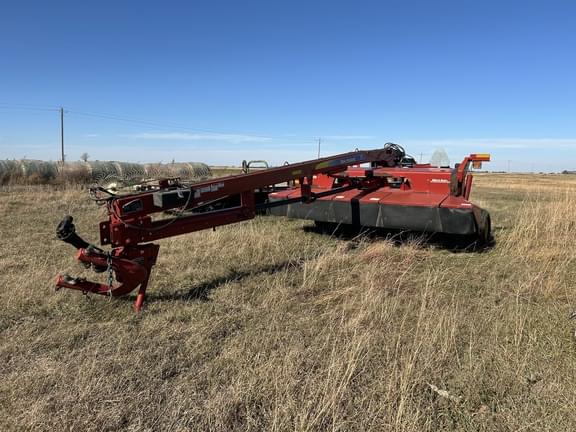 Image of New Holland H7450 equipment image 2