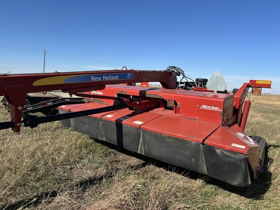 2009 New Holland H7450 Equipment Image0