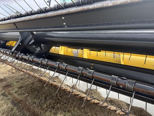 Image of New Holland H8040 equipment image 3