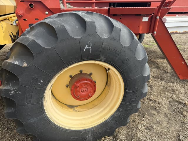 Image of New Holland H8040 equipment image 4