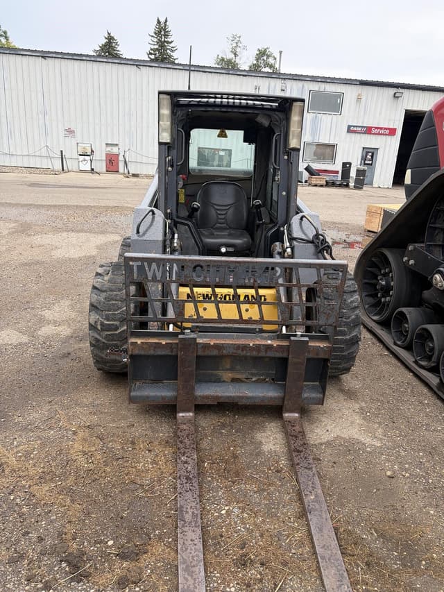 Image of New Holland L175 equipment image 1