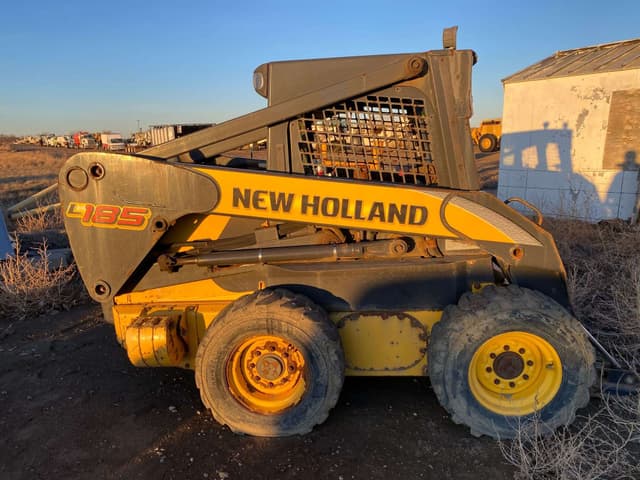 Image of New Holland L185 equipment image 1