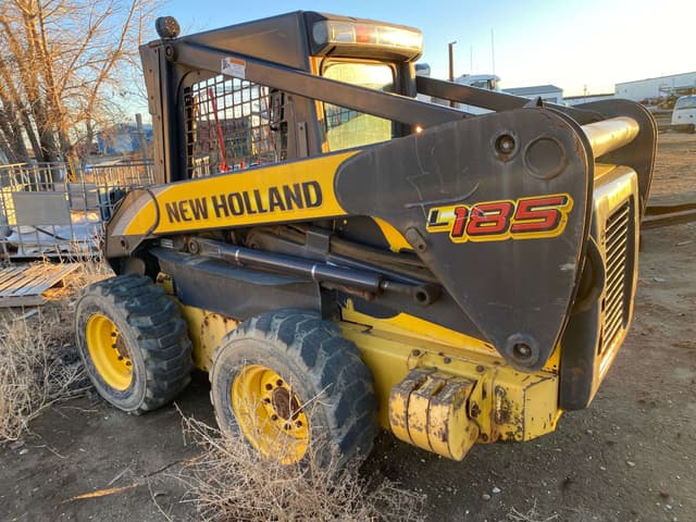 Image of New Holland L185 equipment image 4