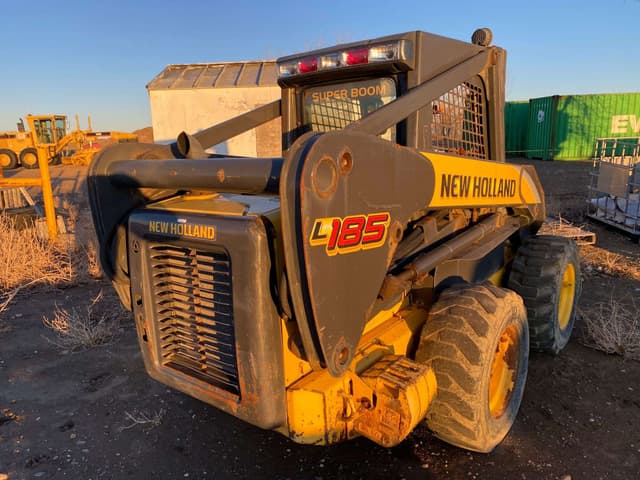 Image of New Holland L185 equipment image 2