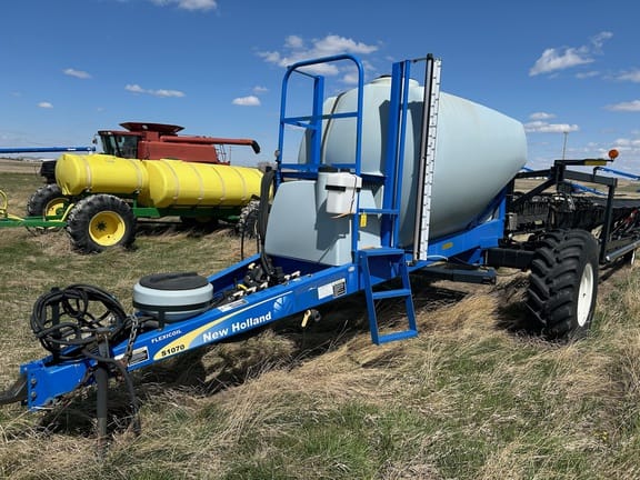 2009 New Holland S1070 Equipment Image0